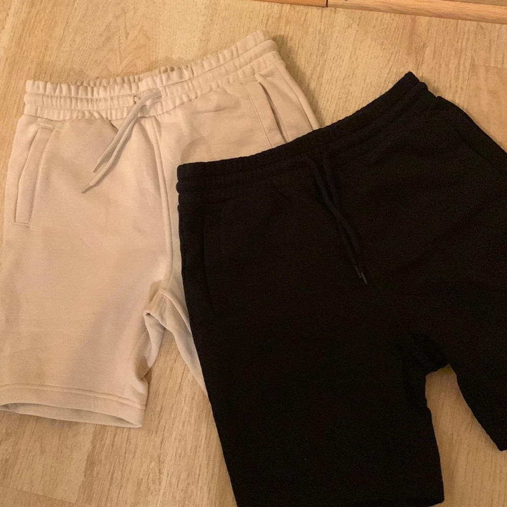 2 pairs of Men’s H&M shorts
